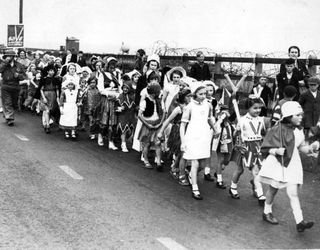 England_children_parade_411586_l