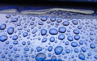 Blue_rain_drops_473_l