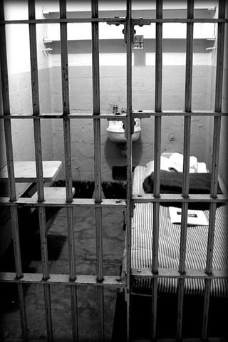 Alcatraz_prison_jail_1009101_h